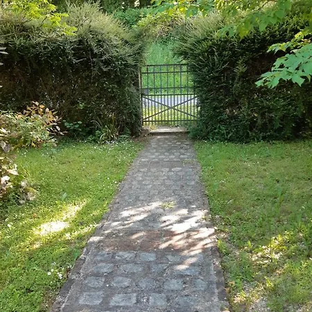 Avec Plan D'eau Privatif *
